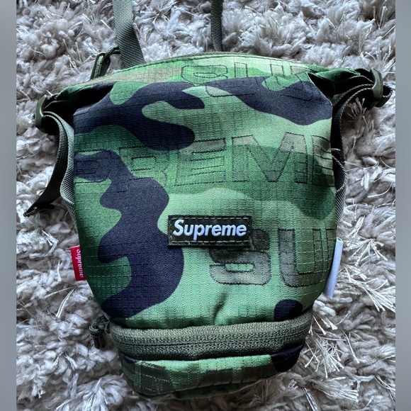 Supreme　Shoulder　Bag Supreme Shoulder Bag (SS24) - $60